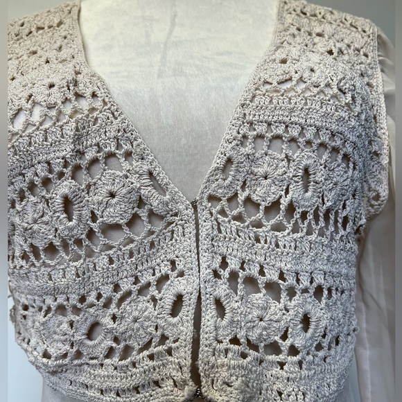 Crochet Sheer Cream Cover Up Women’s Size Medium - Picture 4 of 8